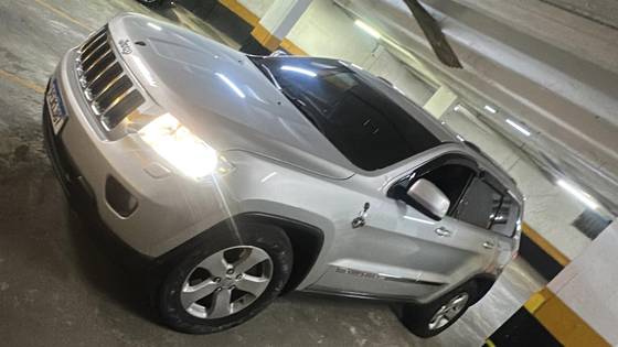 JEEP GRAND CHEROKEE 3.6 LAREDO 4X4 V6 24V GASOLINA 4P AUTOMÁTICO